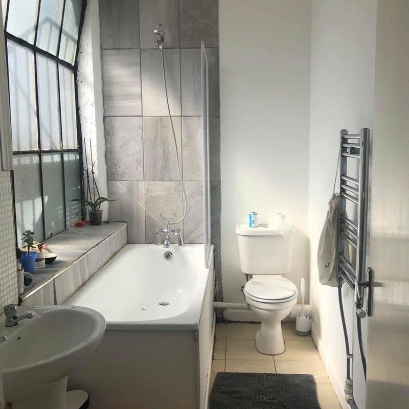 Room Belfast Road in Greater London