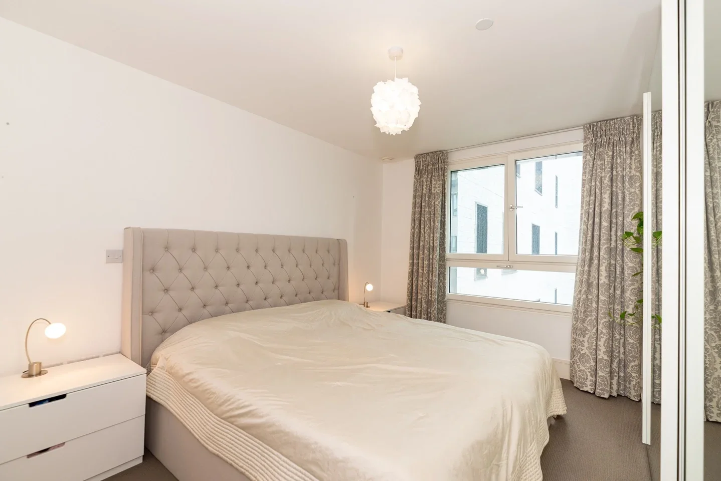 Flat Clapham High Street in Greater London