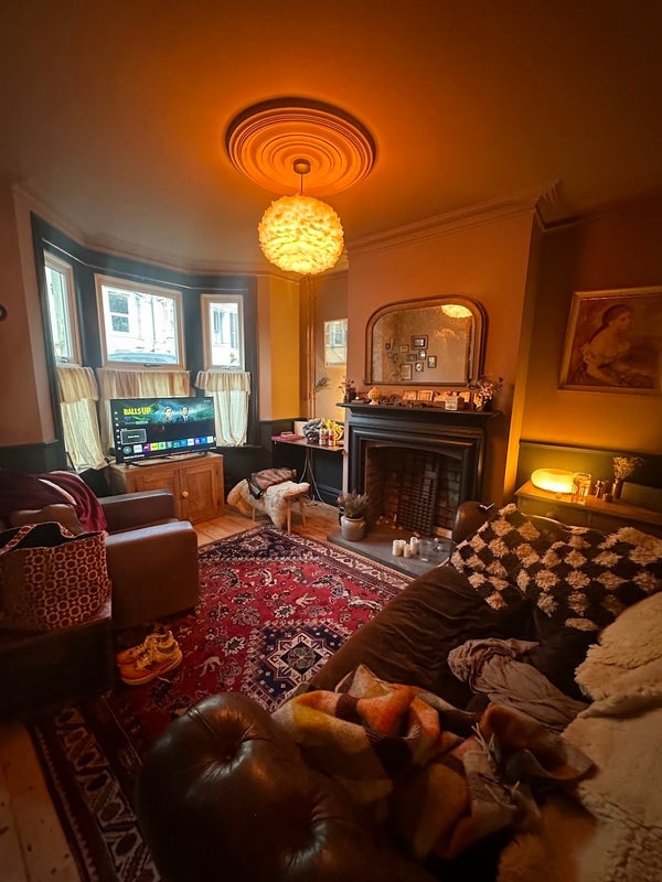 Room Ashgrove Road in Bristol