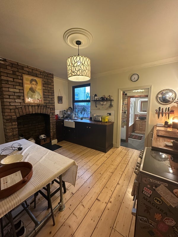 Room Ashgrove Road in Bristol