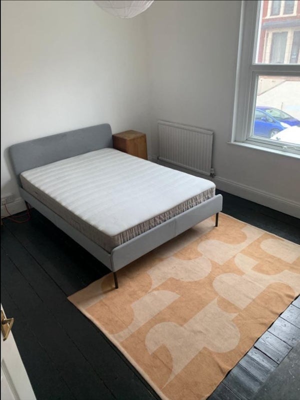 Room Ashgrove Road in Bristol