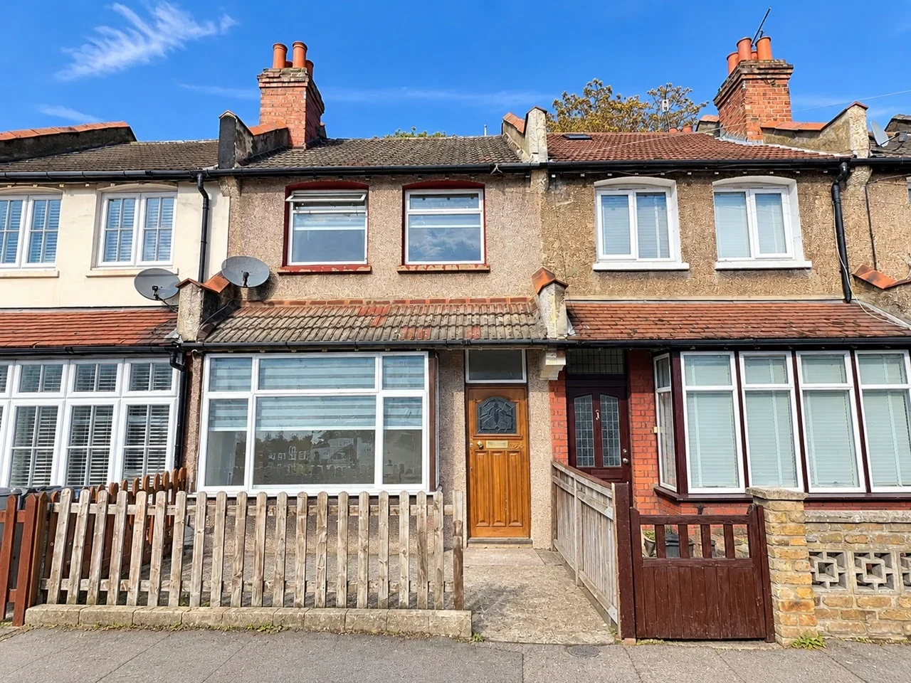 House Chipstead Valley Road in Greater London