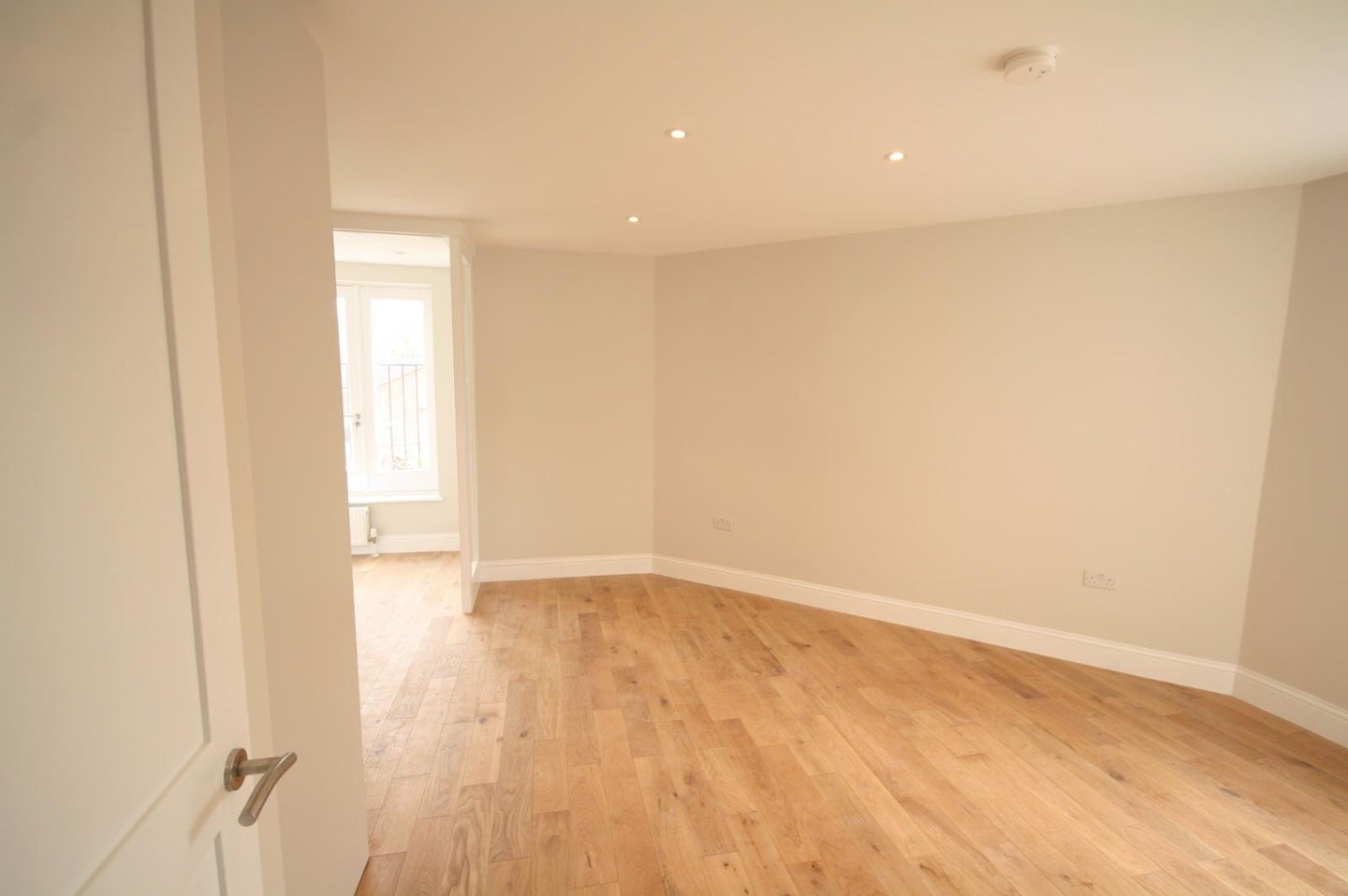 Flat Berrymead Gardens in Greater London