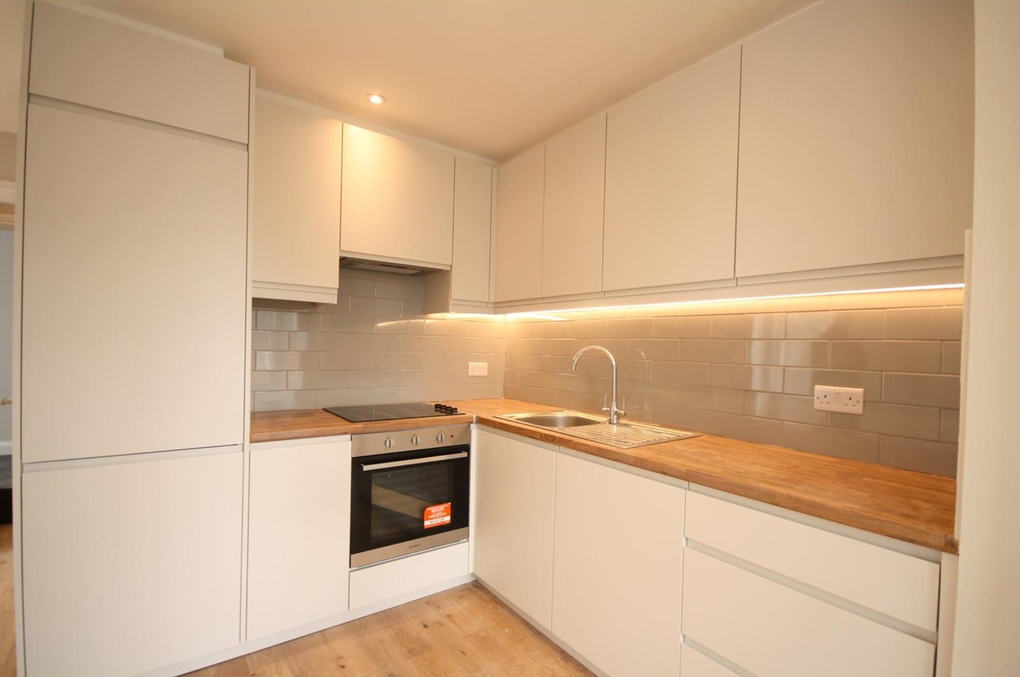 Flat Berrymead Gardens in Greater London
