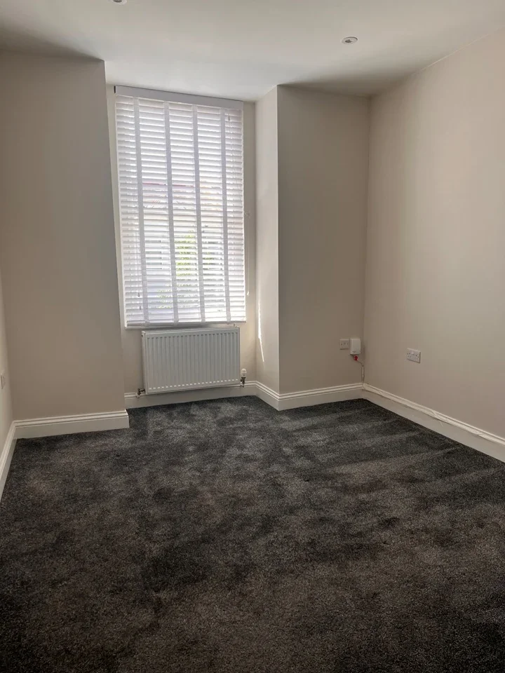 Flat Berrymead Gardens in Greater London