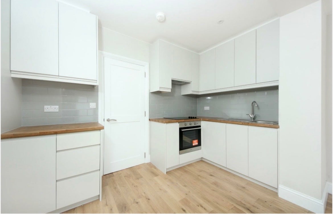 Flat Berrymead Gardens in Greater London