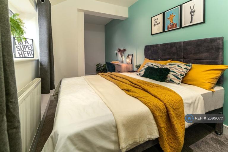 Room Orford Green in Warrington