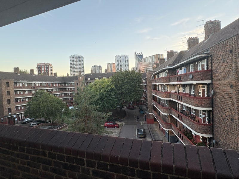 Room Harper Road in Greater London