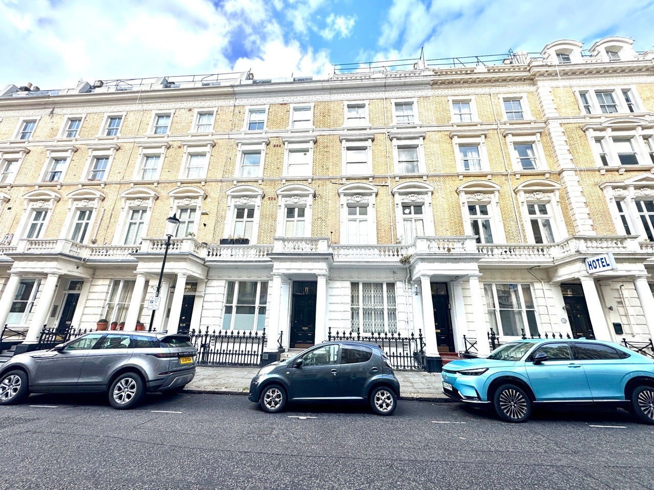 Flat Clanricarde Gardens in Greater London