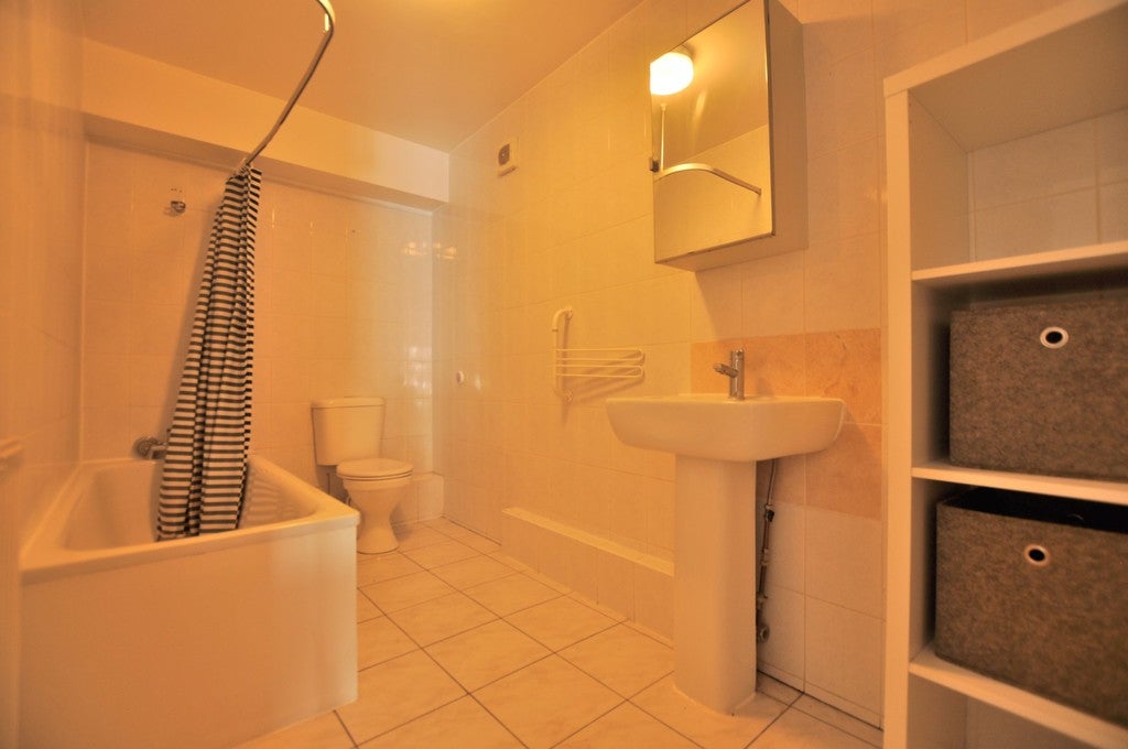 Flat Bath Place in Greater London