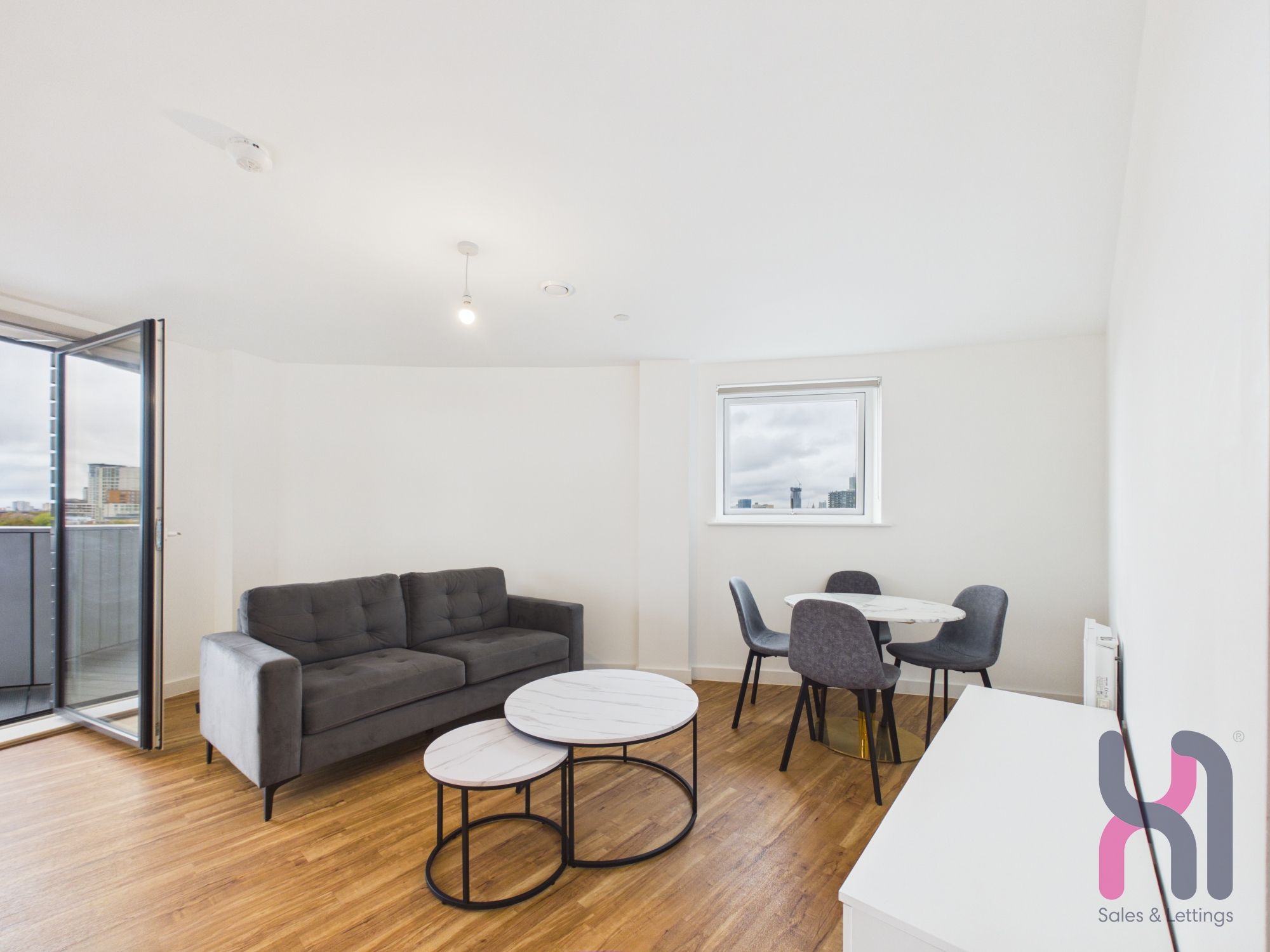 Flat Pomona Strand in Trafford