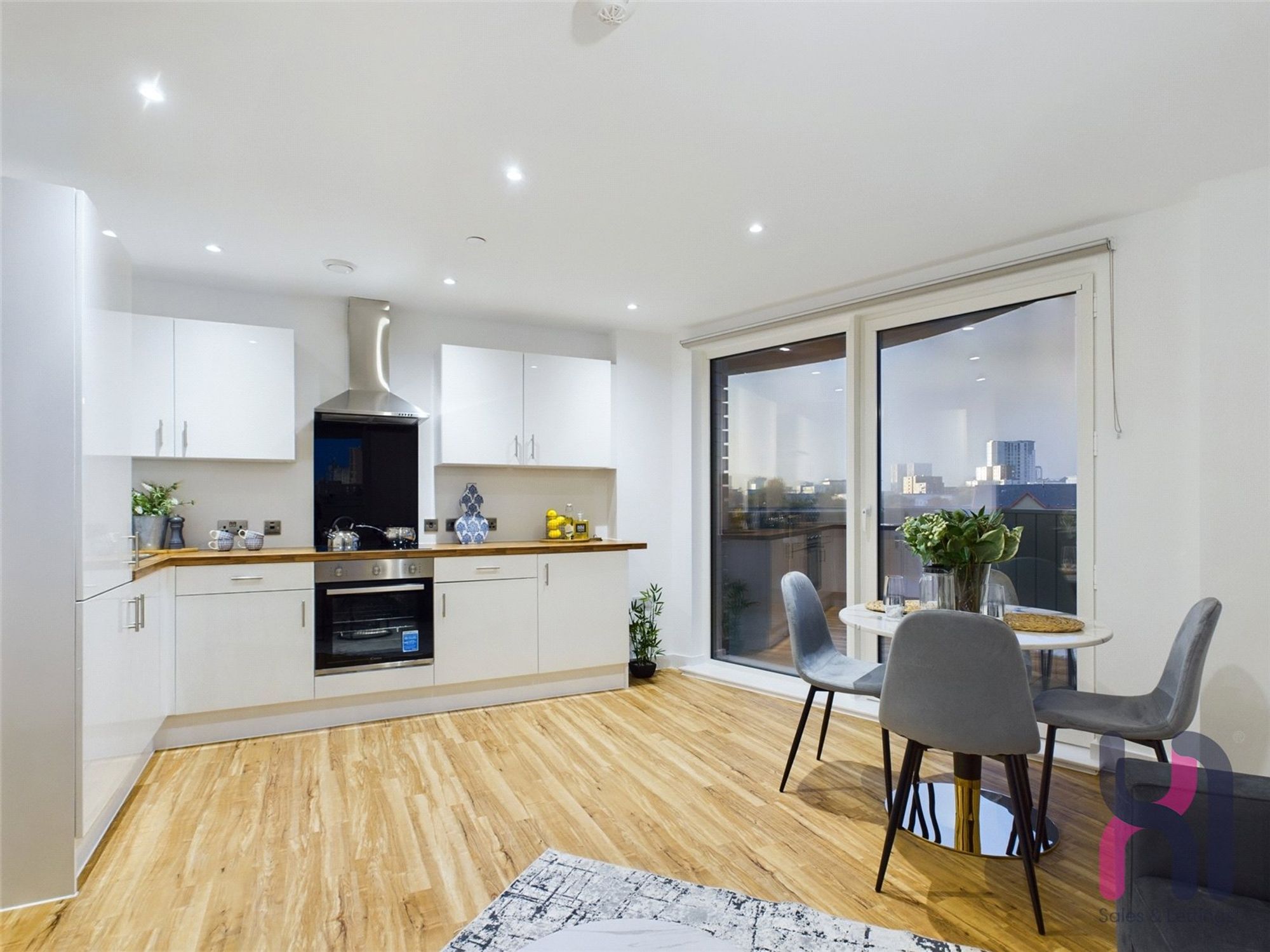 Flat Pomona Strand in Trafford