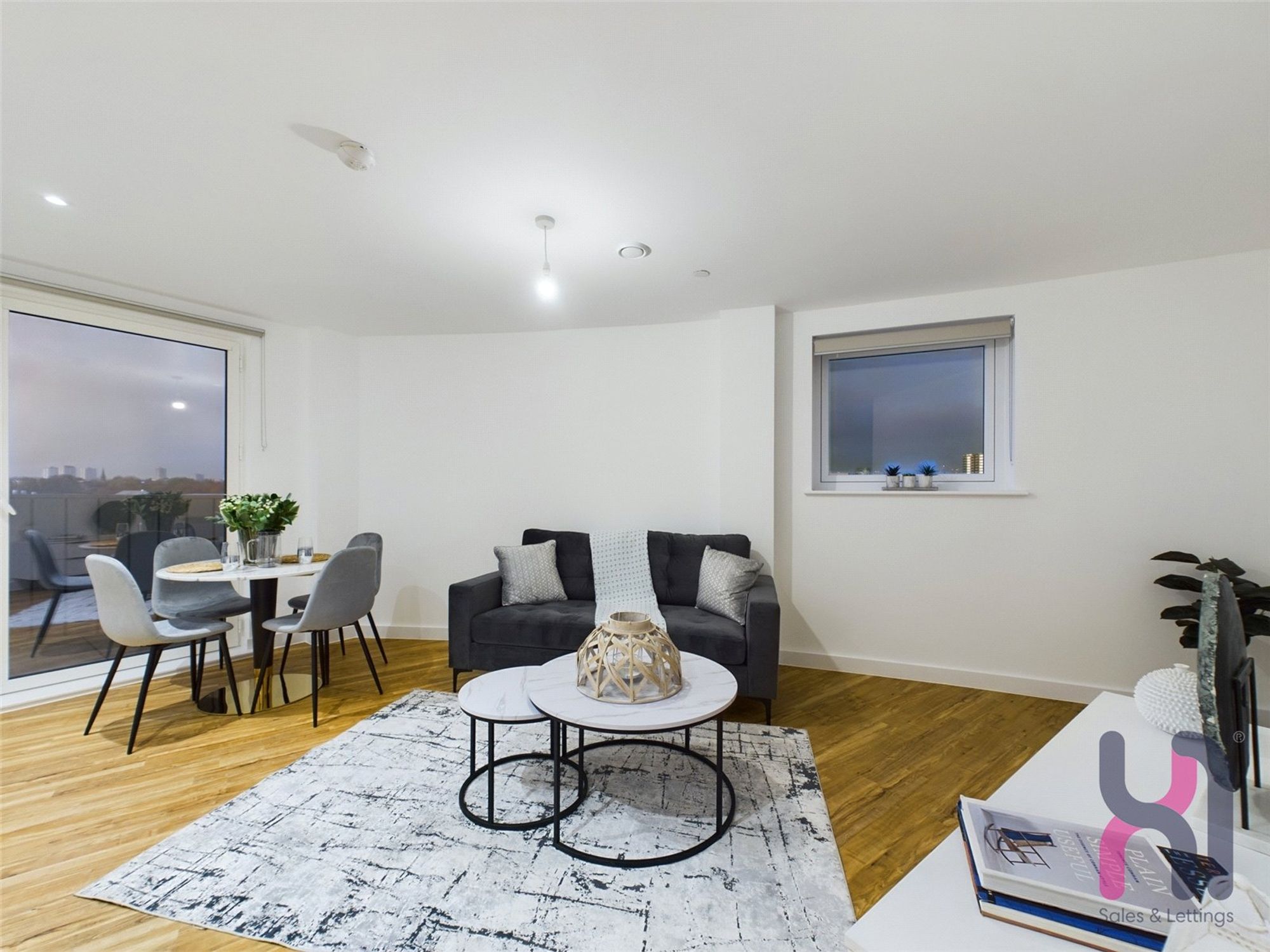 Flat Pomona Strand in Trafford
