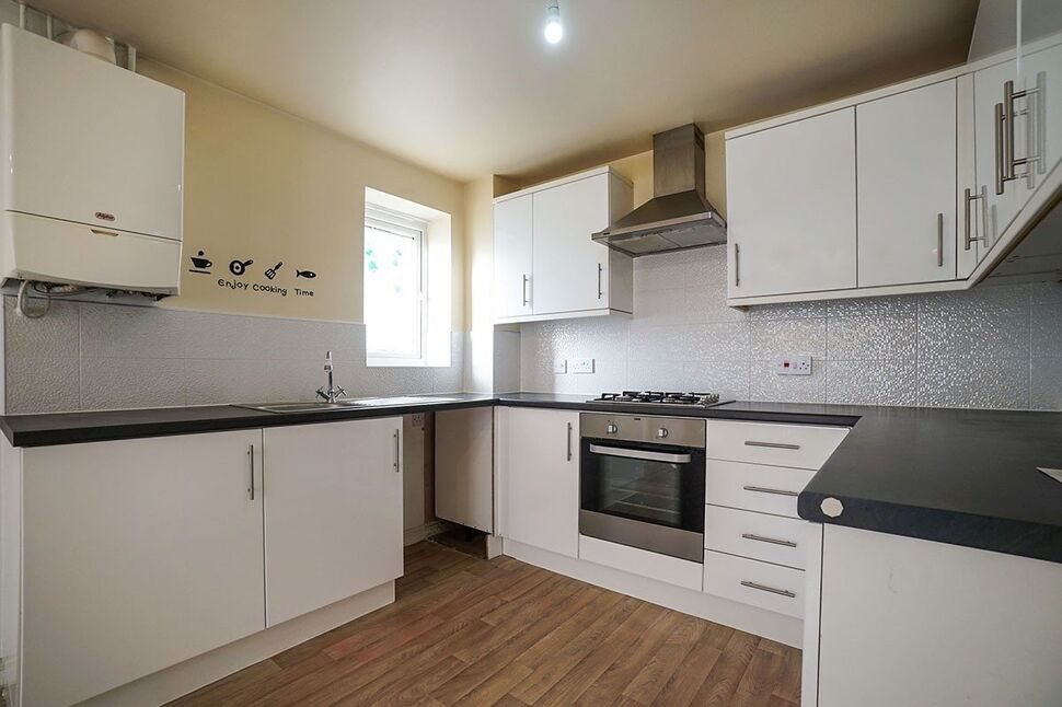 Flat Metcombe Way in Manchester