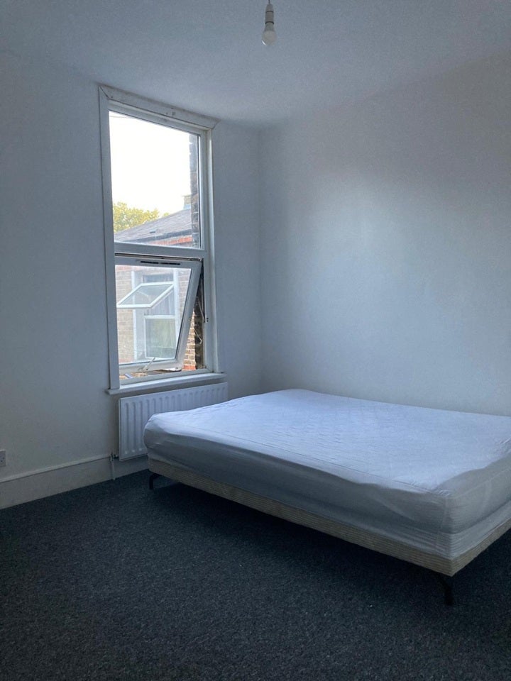 Room Forest Road in Greater London