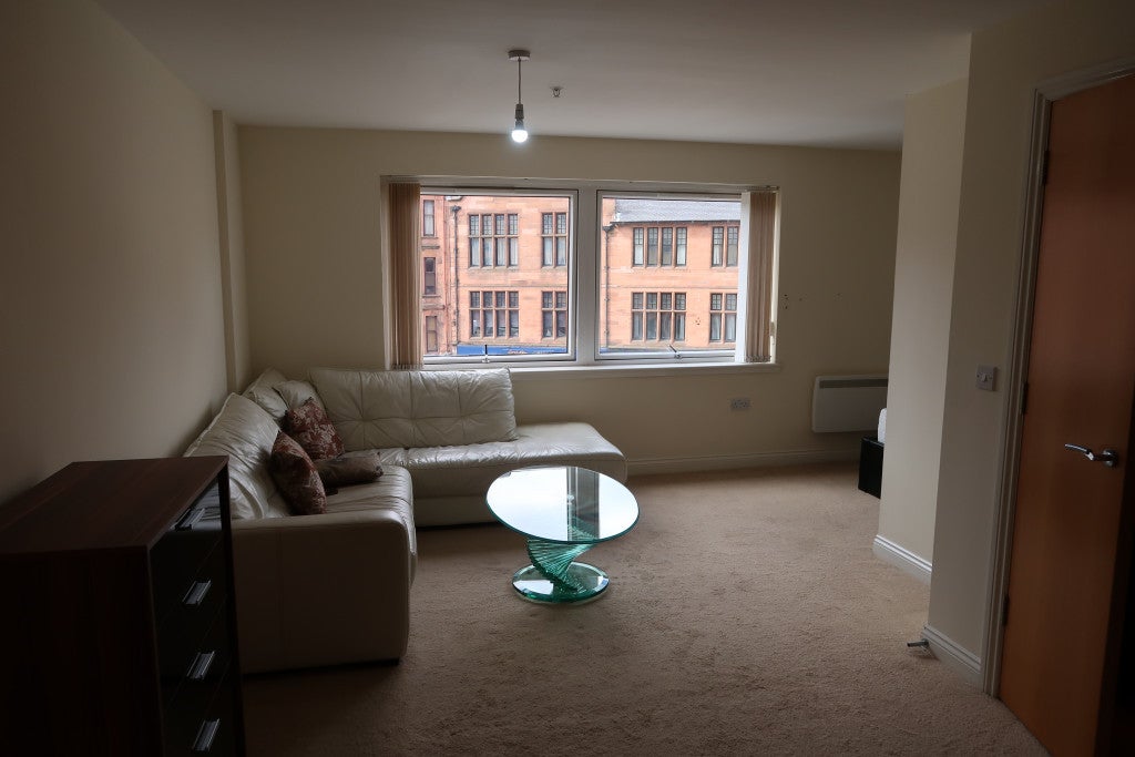 Flat Victoria Road in Glasgow