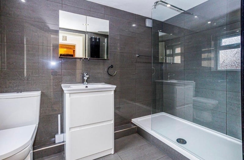 Room Braemar Road in Manchester