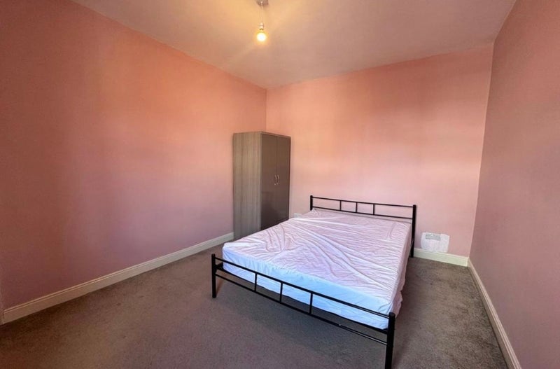Room Braemar Road in Manchester