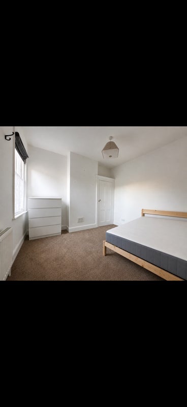 Room Manor Road in Chelmsford