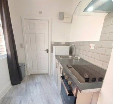 Flat Fishponds Road in Bristol