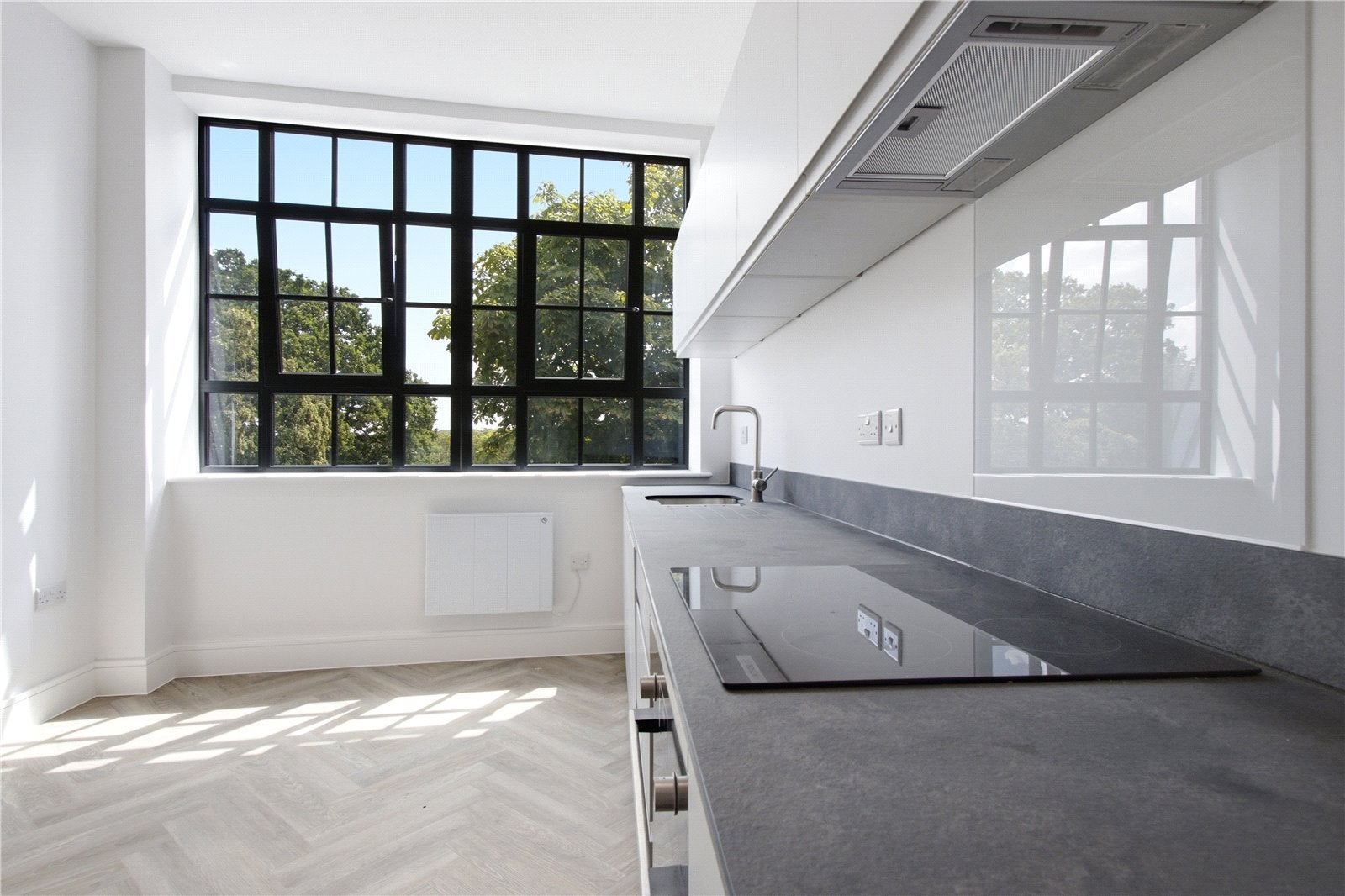 Flat Brunswick Park Road in Greater London