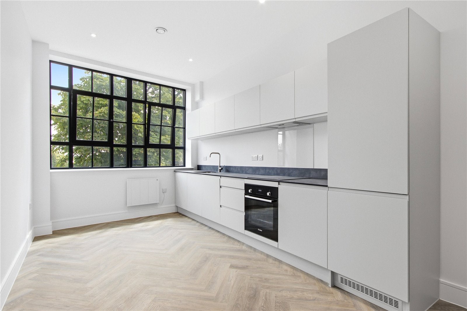 Flat Brunswick Park Road in Greater London