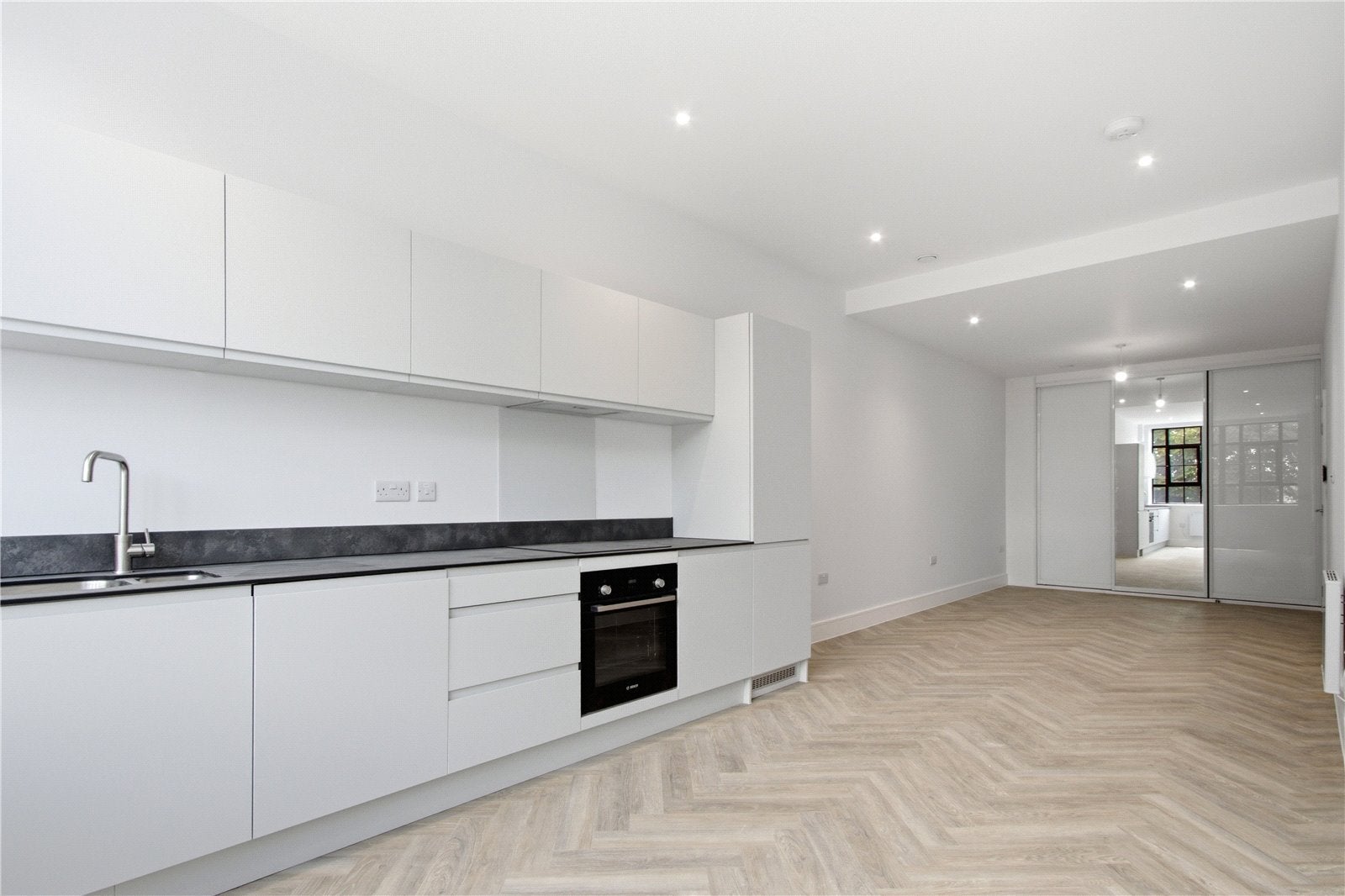 Flat Brunswick Park Road in Greater London
