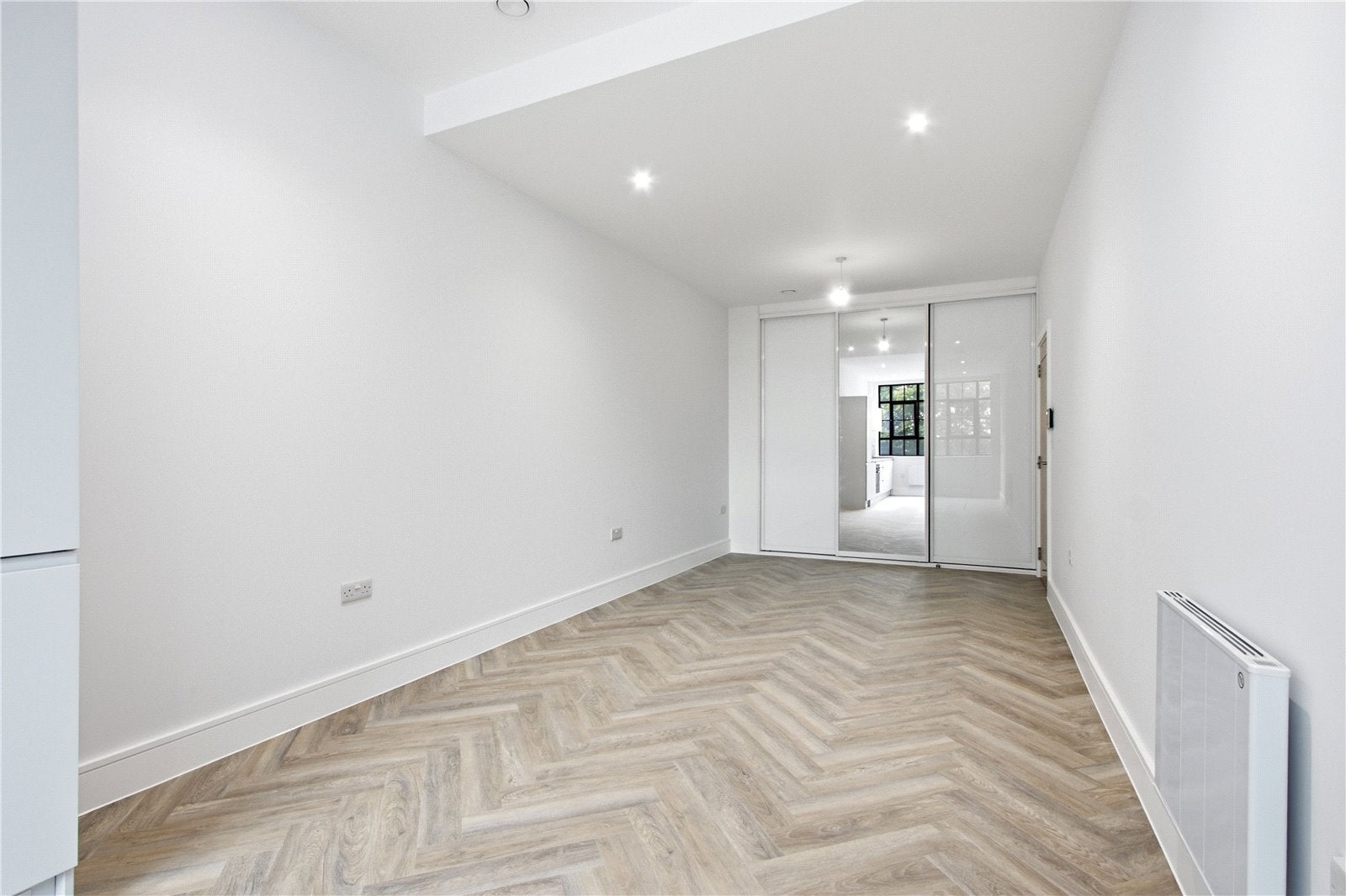 Flat Brunswick Park Road in Greater London