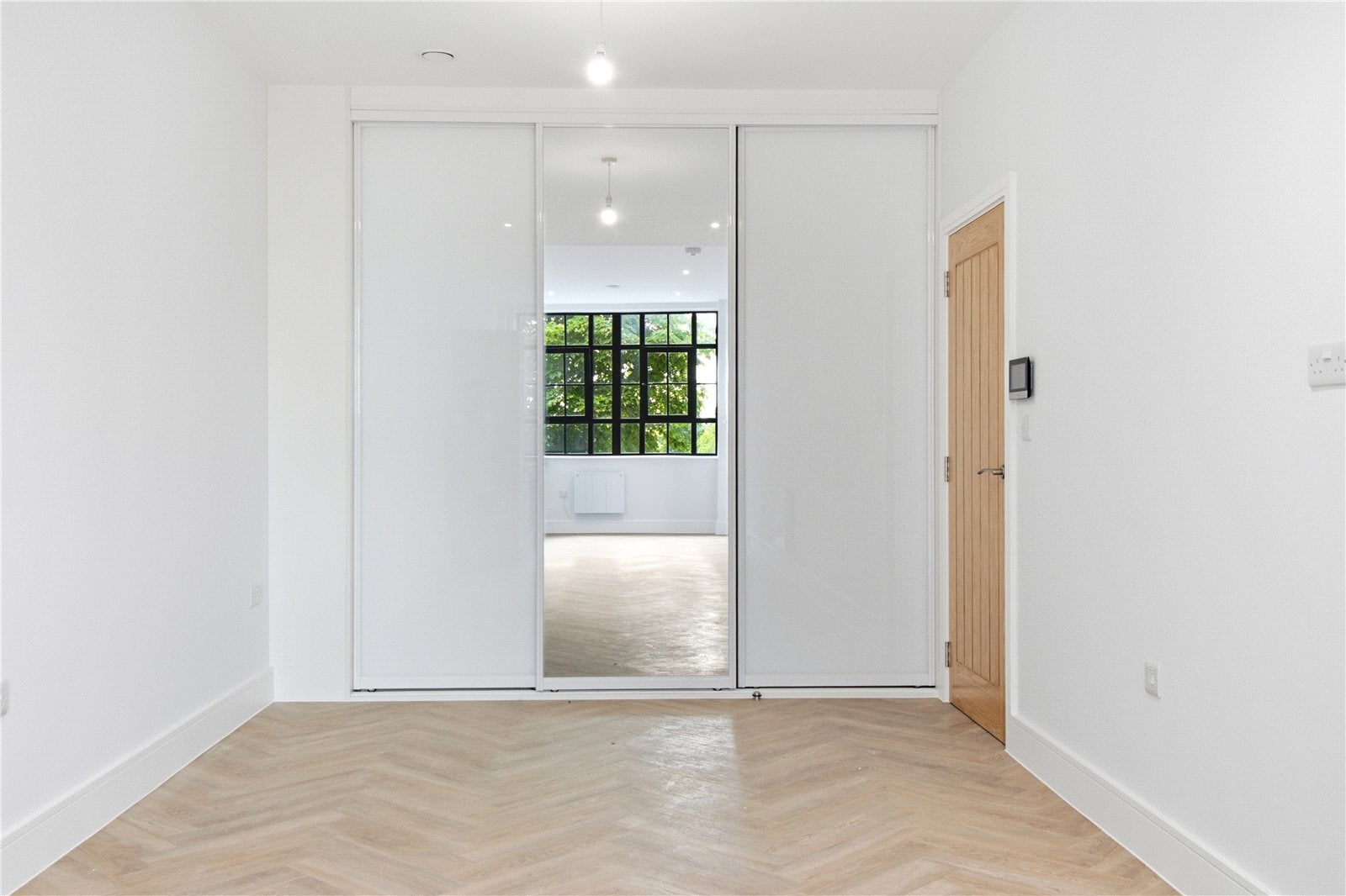 Flat Brunswick Park Road in Greater London