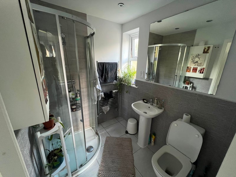 Room Maple Chase in Leeds