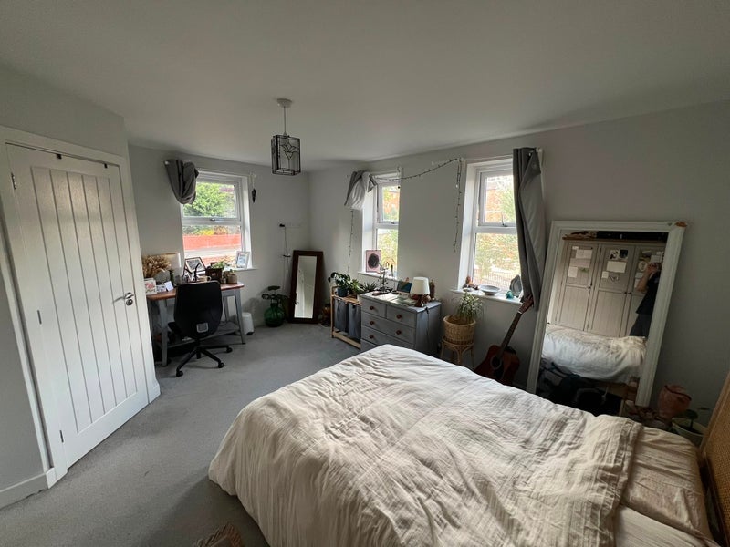 Room Maple Chase in Leeds