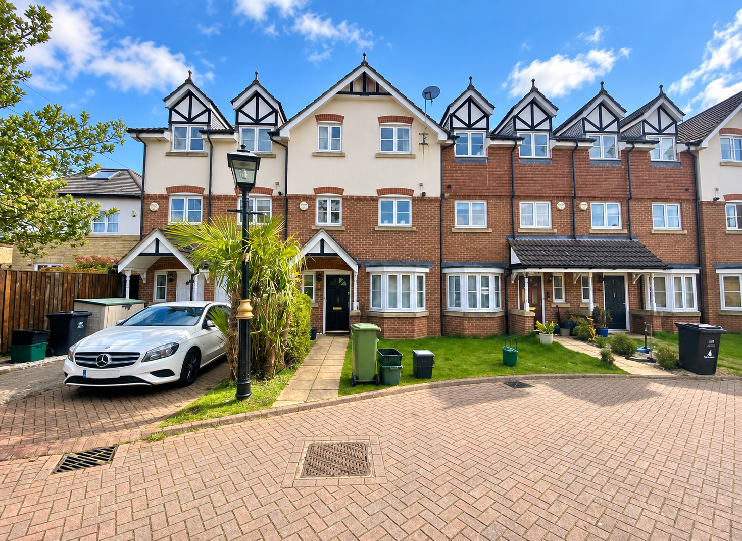 Flat Healy Drive in Greater London