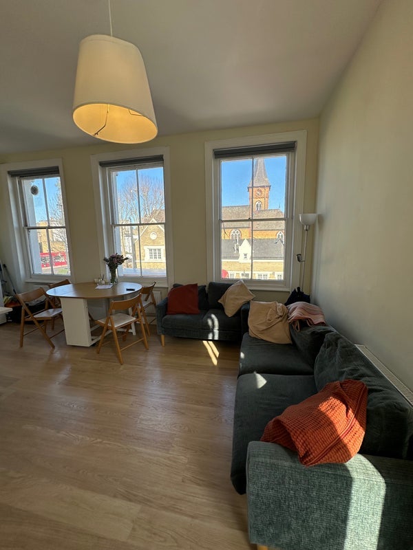 Room Battersea Park Road in Greater London
