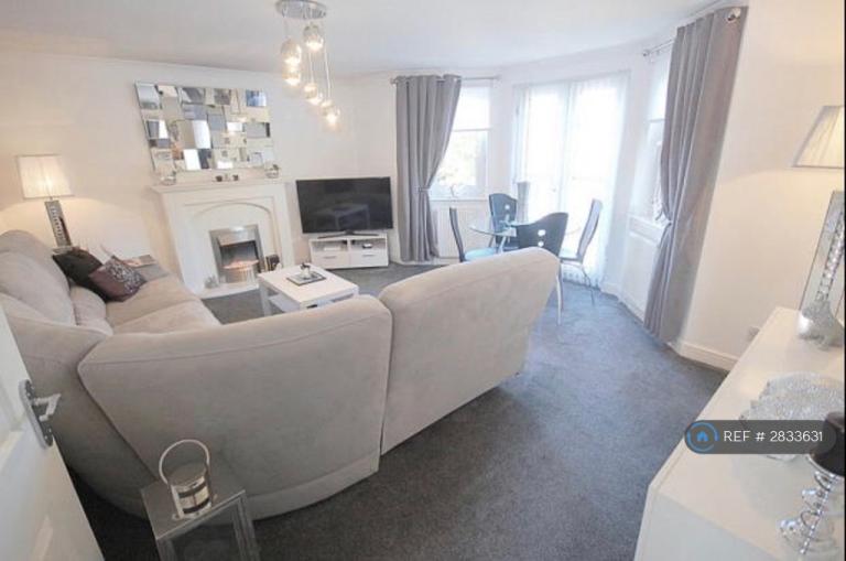 Flat Duntocher Road in Clydebank