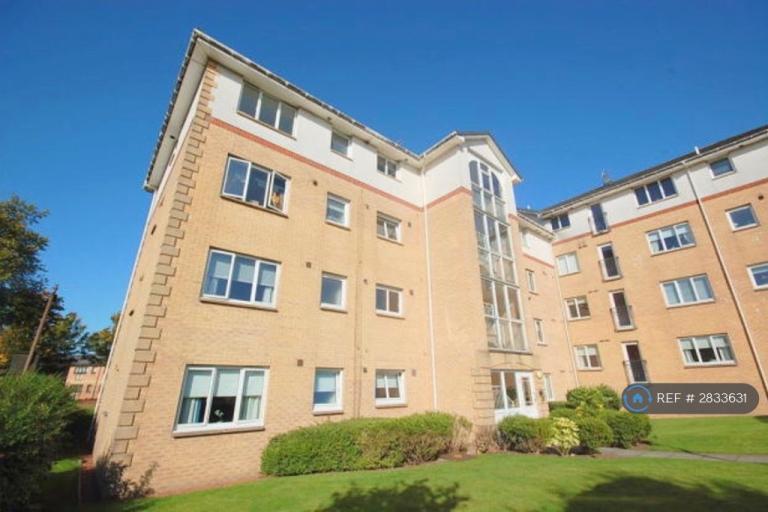 Flat Duntocher Road in Clydebank