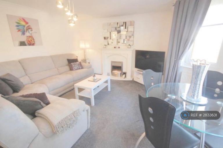 Flat Duntocher Road in Clydebank