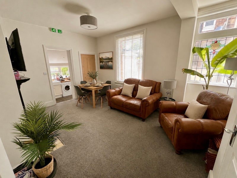 Room Bournemouth Road in Poole