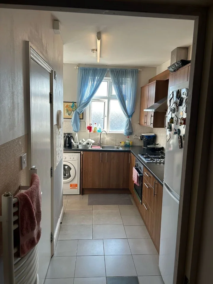 Room Greenford Road in Greater London