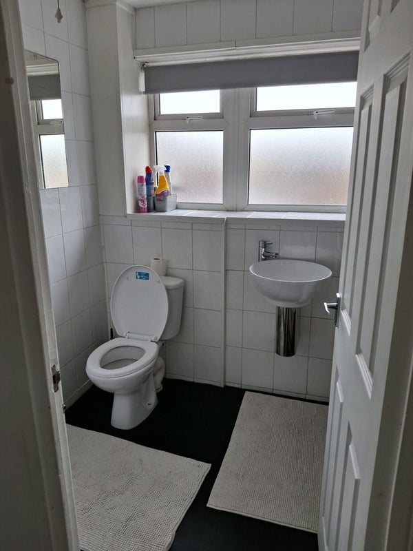 Room Grasmere Avenue in Warrington
