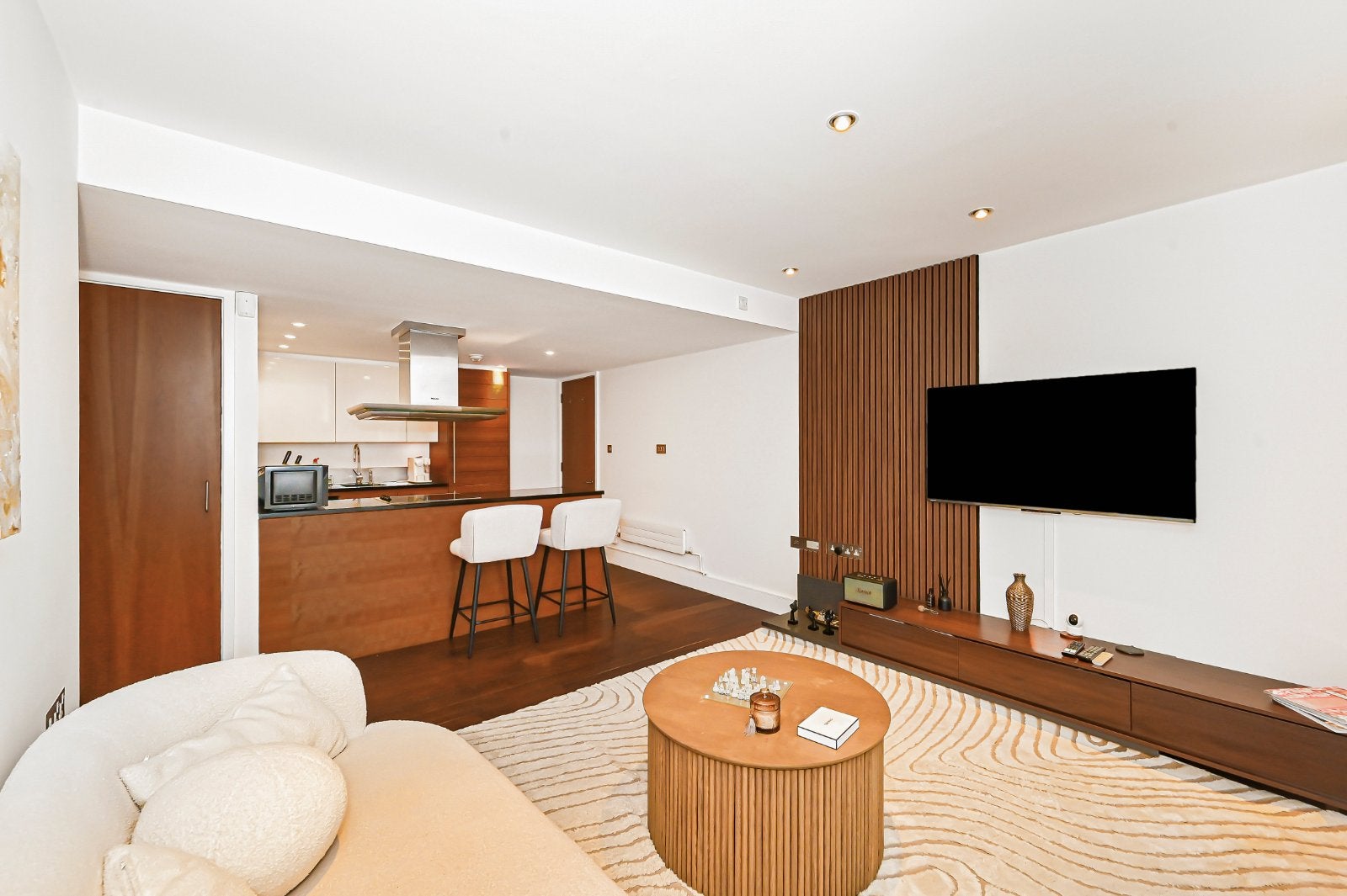 Flat Lancelot Place in City of Westminster