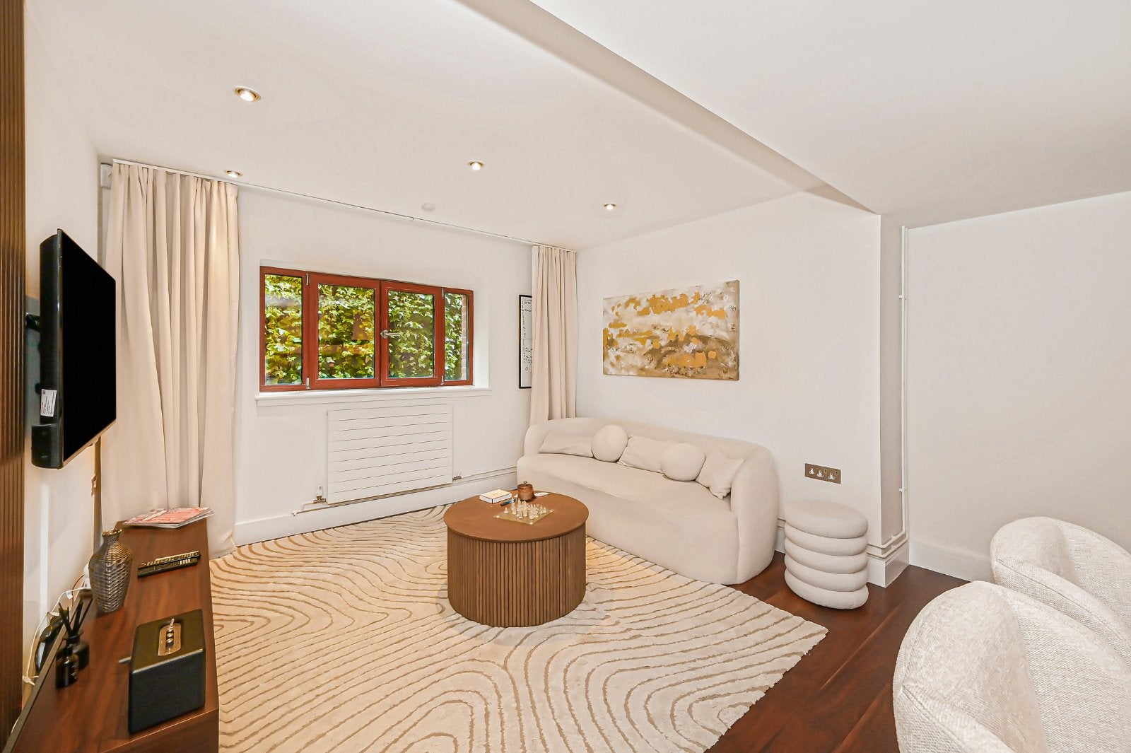 Flat Lancelot Place in City of Westminster