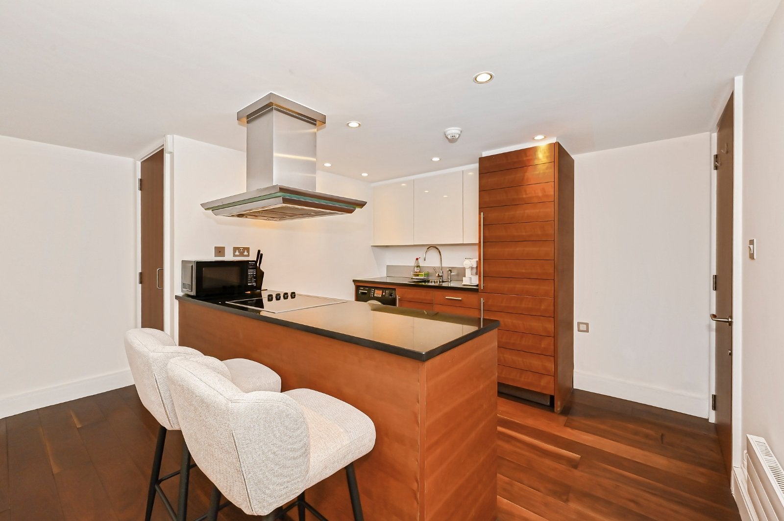 Flat Lancelot Place in City of Westminster