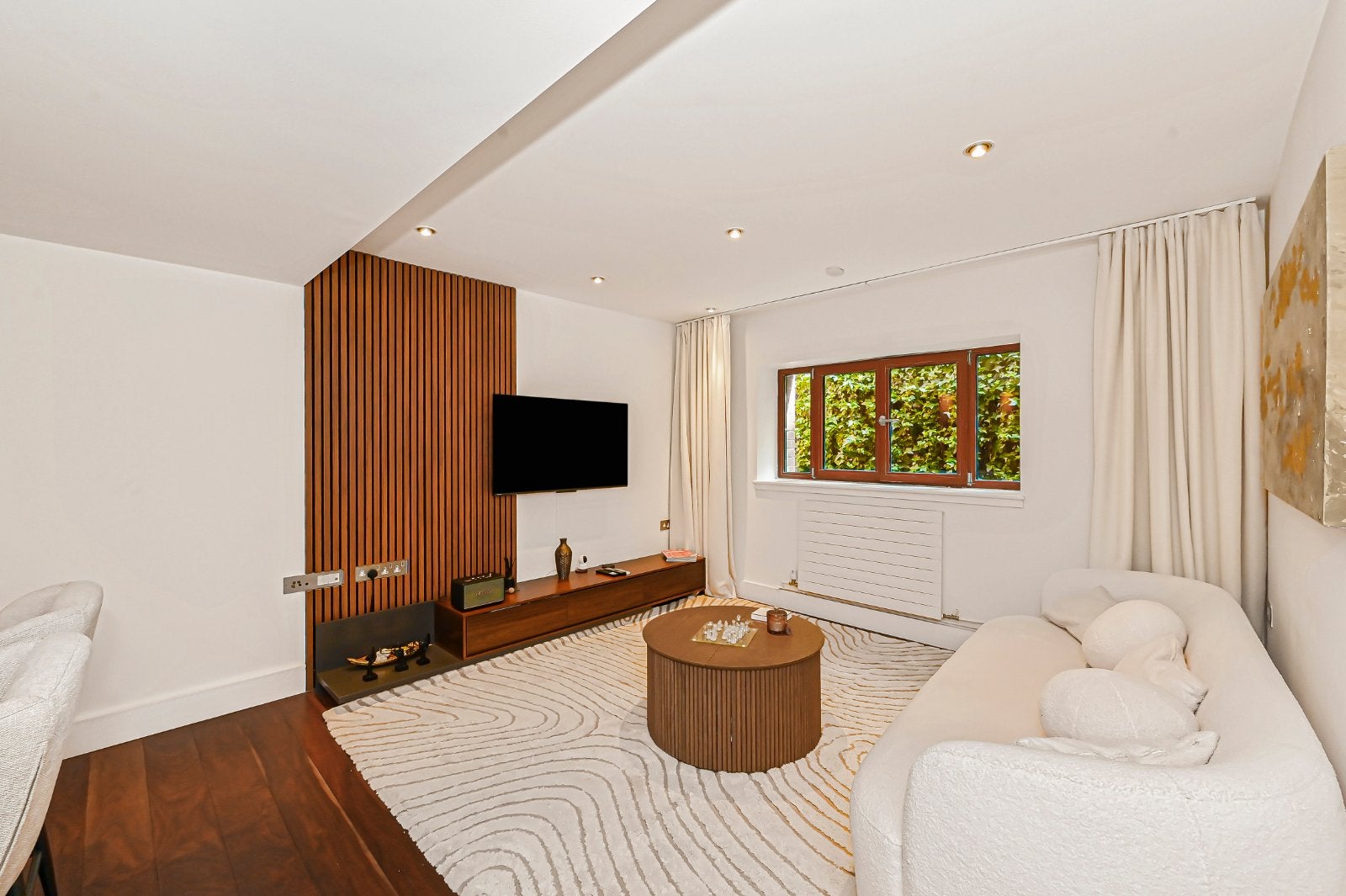 Flat Lancelot Place in City of Westminster