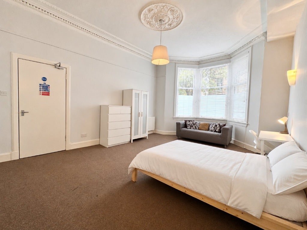 Flat West Princes Street in Glasgow