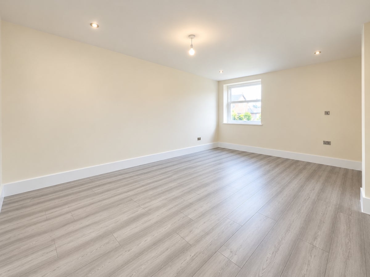 Flat Crouch Hill in Greater London
