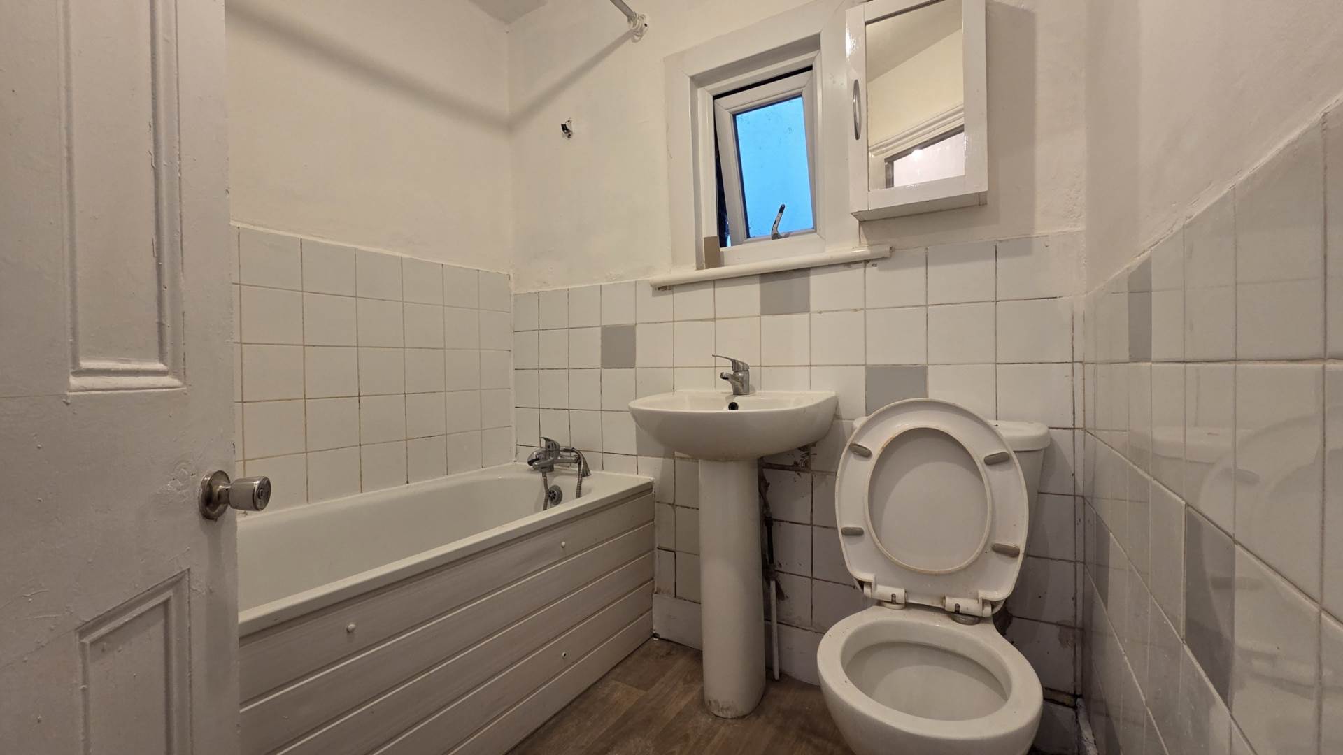 Flat Gower Road in Greater London