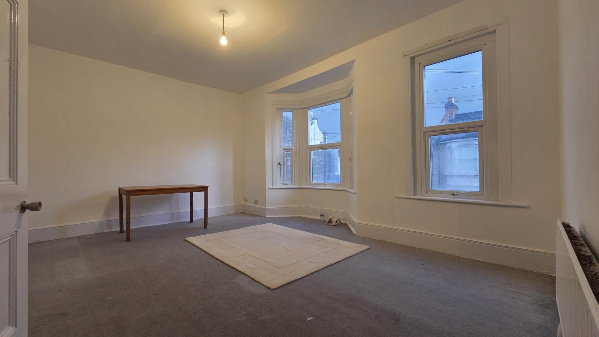 Flat Gower Road in Greater London