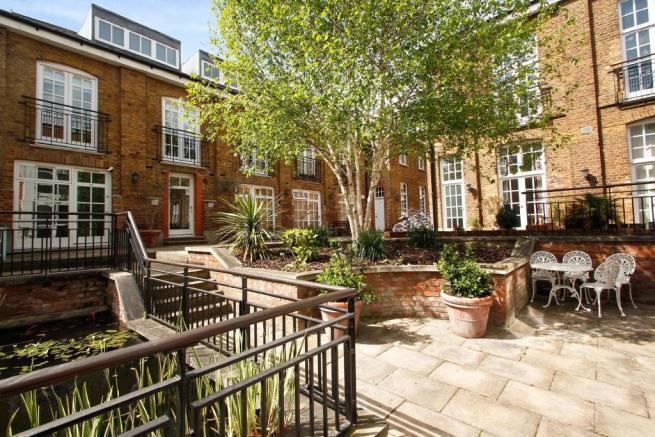 Room Ramsey Street in Greater London