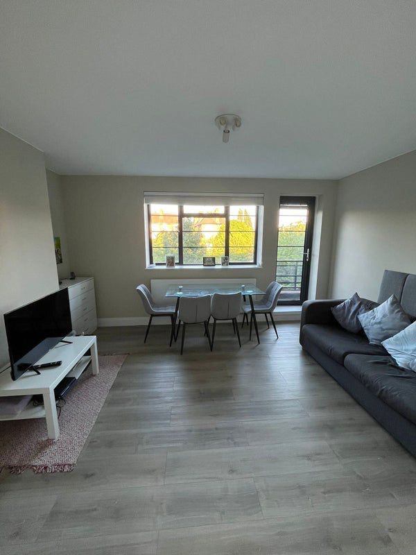 Flat Davidson Gardens in Greater London