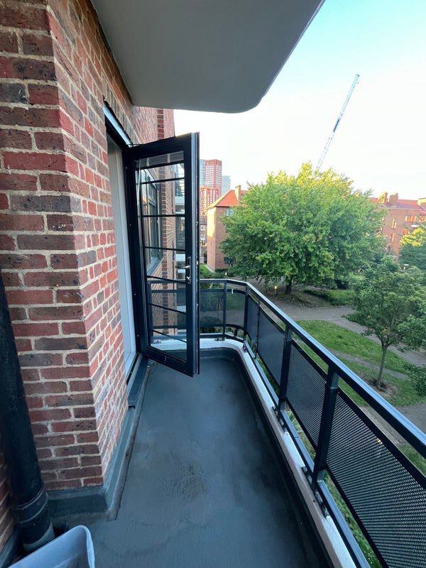 Flat Davidson Gardens in Greater London
